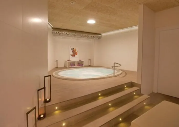 Hotel Pompaelo Plaza del Ayuntamiento&Spa